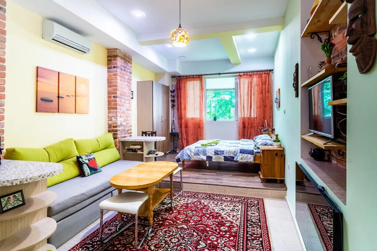 Apartament Barcelona Colorful Central Studio W Green Backyard Sofia