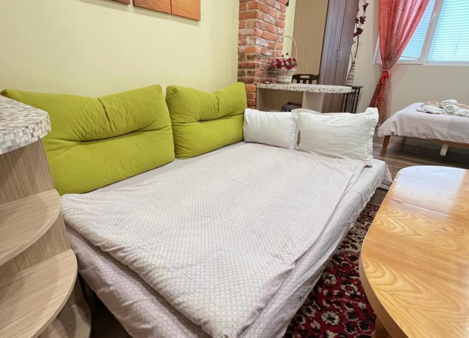 Barcelona Colorful Central Studio W Green Backyard ソフィア ブルガリア